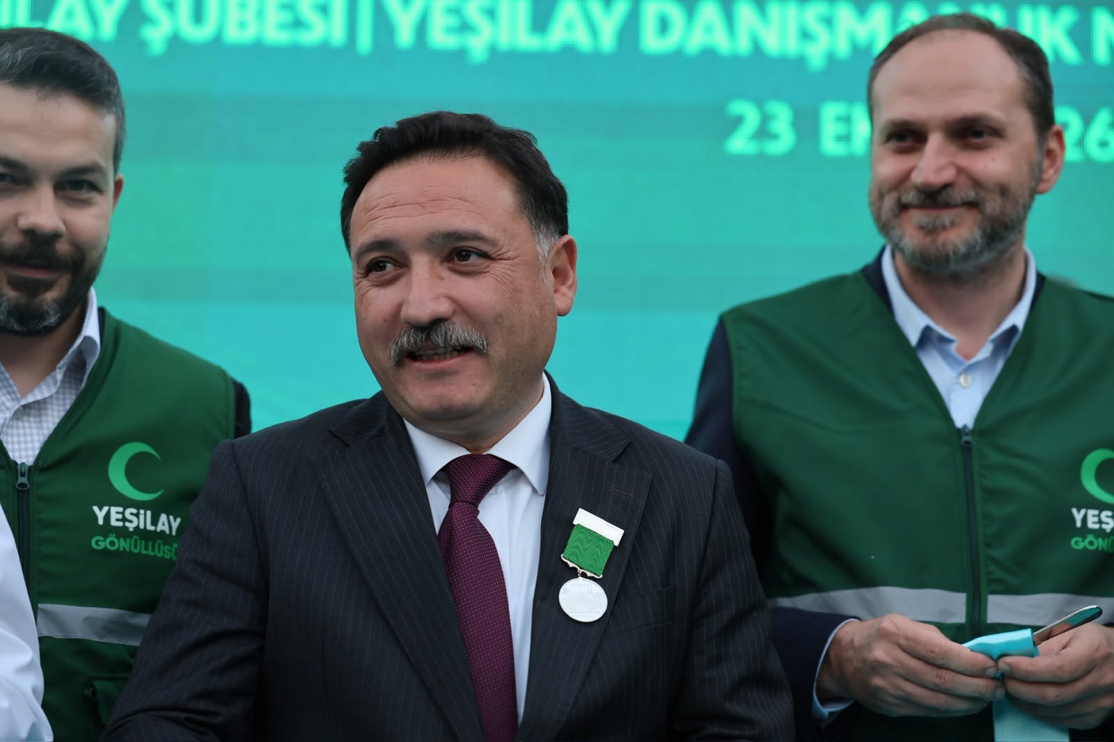 Vali Gökmen Çiçek’e Yeşilay’dan Üstün Hizmet Madalyası 