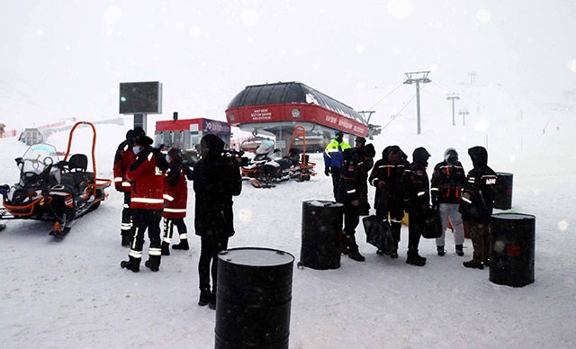 Erciyes'te kar kütlesi altında kalan Kanadalı kayakçı hayatını kaybetti