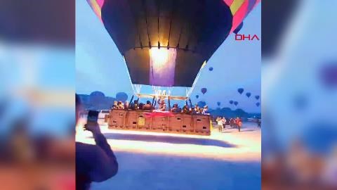 NEVŞEHİR Kapadokya'da balonlar, Türk bayraklarıyla havalandı