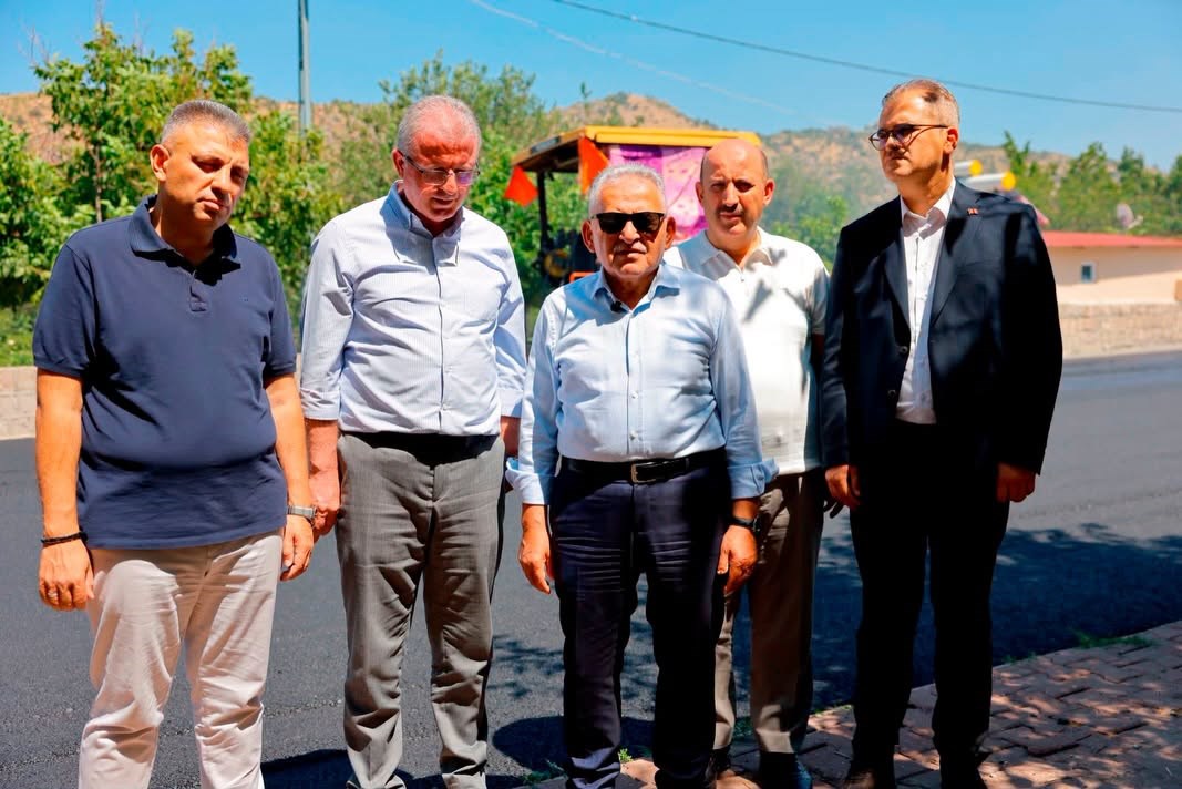 Başkan Büyükkılıç, Sazyolu Caddesi’ndeki asfalt yenileme çalışmalarını inceledi