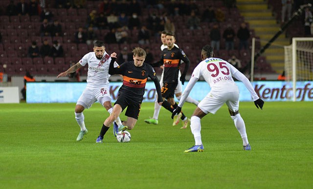 Torrent'in Galatasaray kariyeri mağlubiyetle başladı