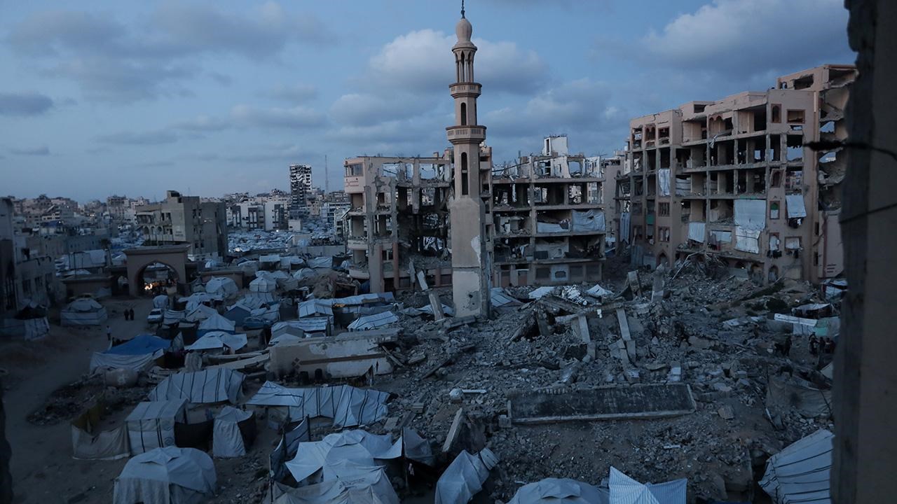 Katil İsrail'in Gazze Şeridi'ne saldırılarında can kaybı 72 bin 560'a yükseldi