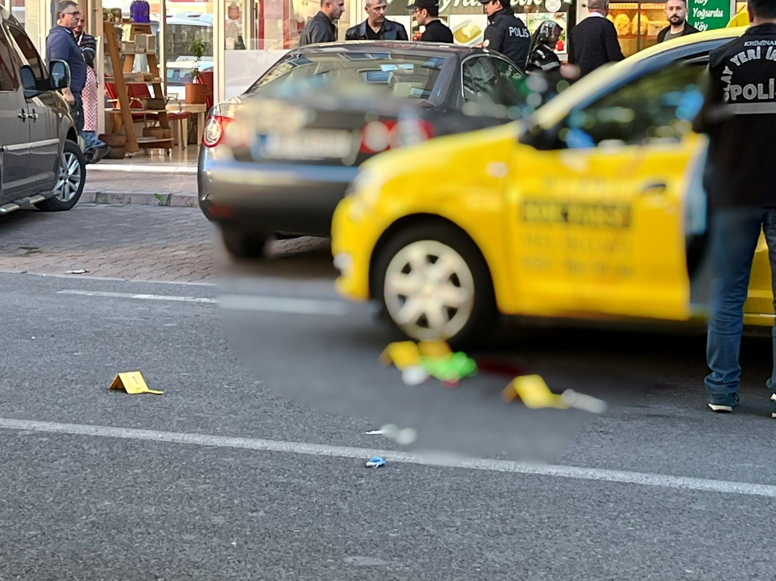 Başından vurulan taksi şoförü yaşamını yitirdi